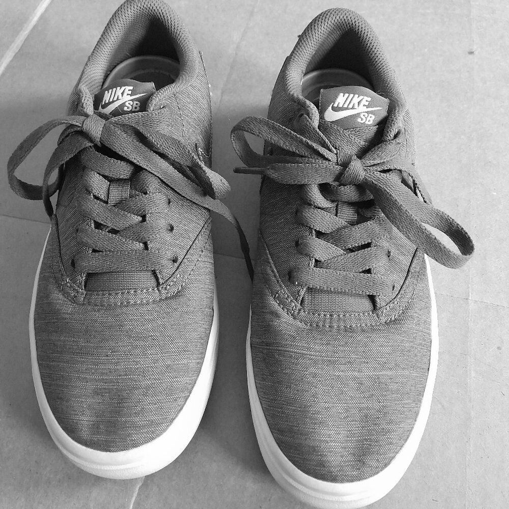 Nike SB Check Solar Soft Women’s Gray Running Sneakers Size 6